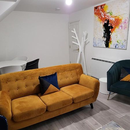 Garland Modern 2 Bedroom Apartment With Parking London Plumstead  Extérieur photo