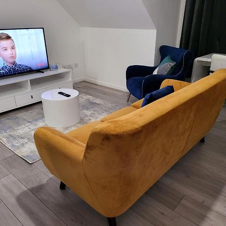 Garland Modern 2 Bedroom Apartment With Parking London Plumstead  Extérieur photo