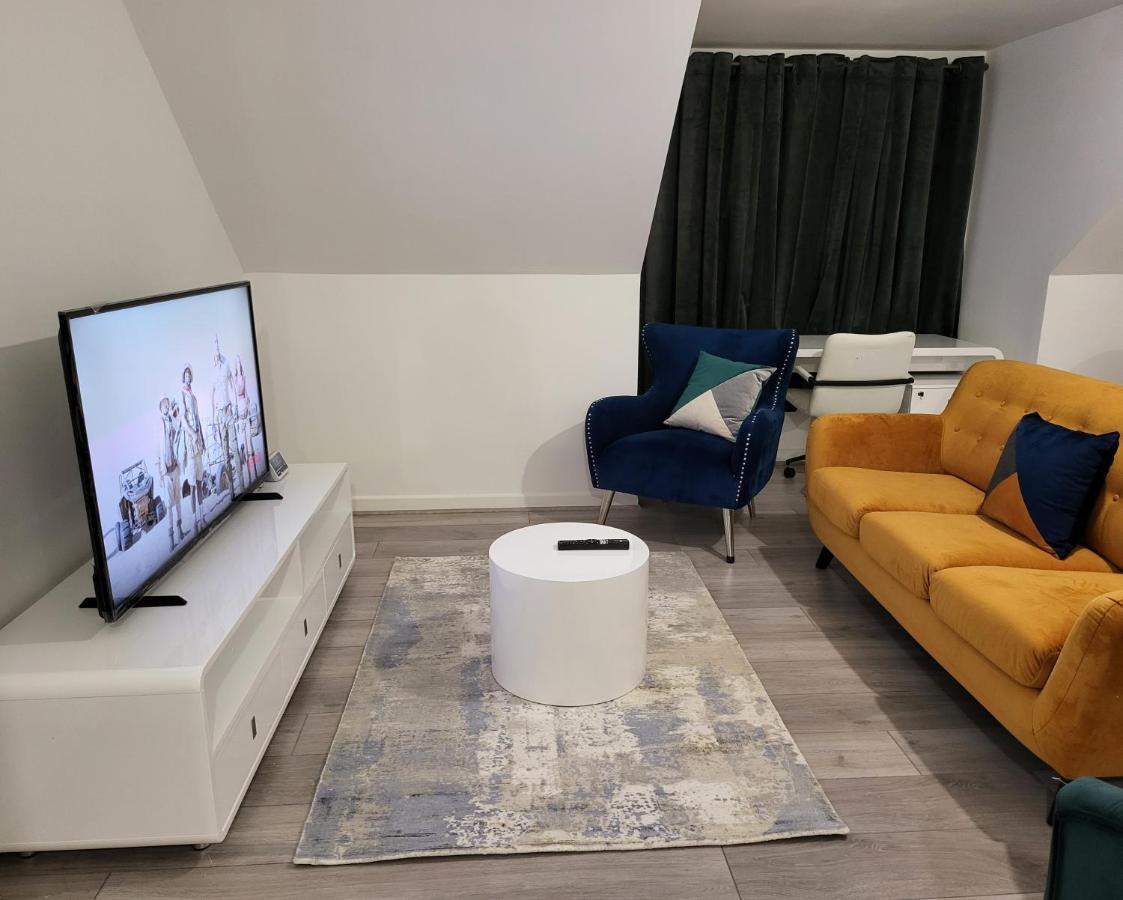 Garland Modern 2 Bedroom Apartment With Parking London Plumstead  Extérieur photo