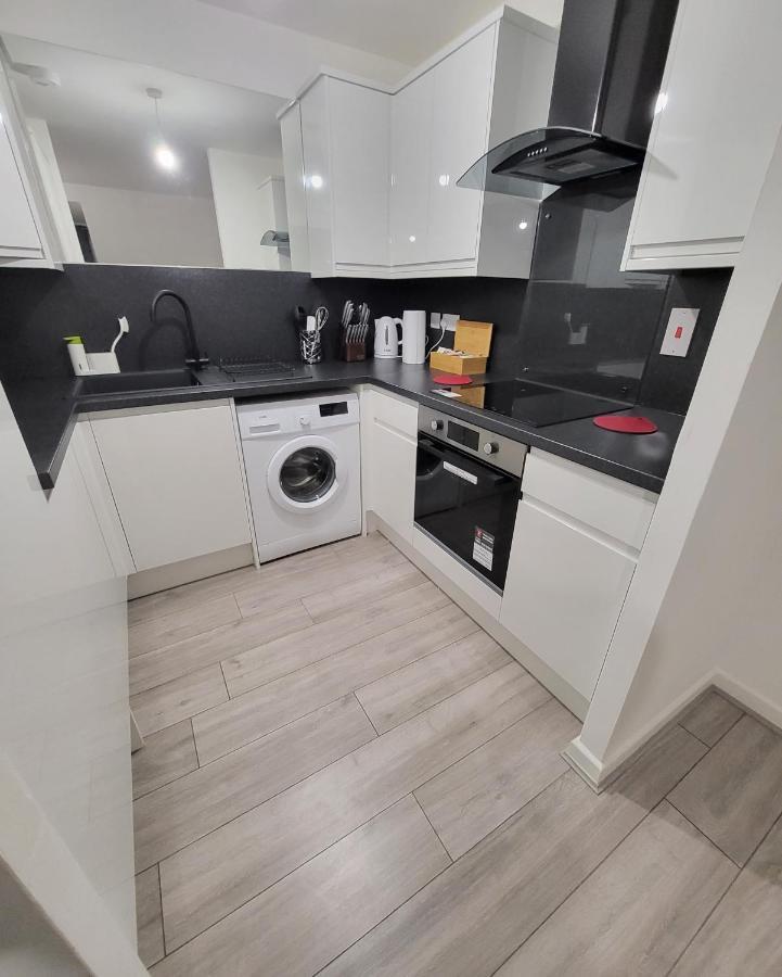 Garland Modern 2 Bedroom Apartment With Parking London Plumstead  Extérieur photo