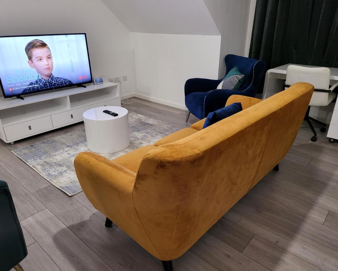 Garland Modern 2 Bedroom Apartment With Parking London Plumstead  Extérieur photo