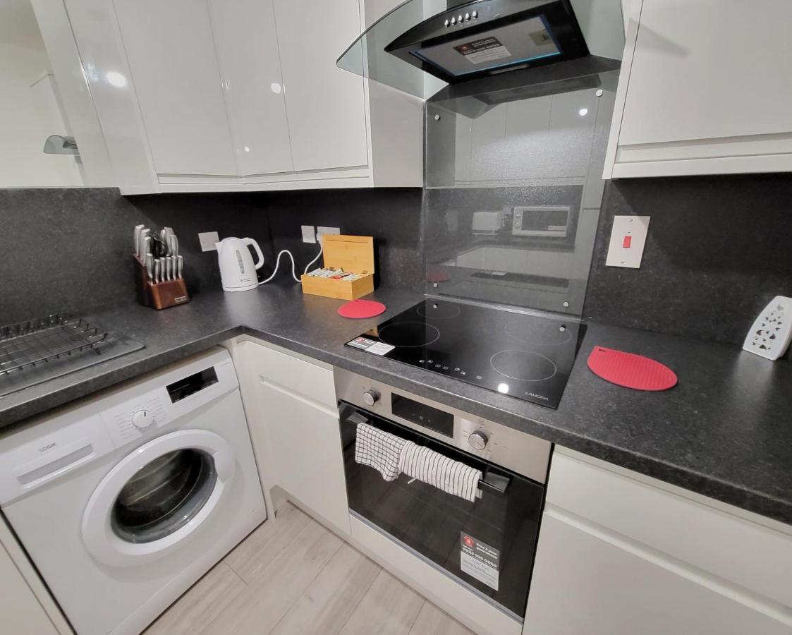 Garland Modern 2 Bedroom Apartment With Parking London Plumstead  Extérieur photo