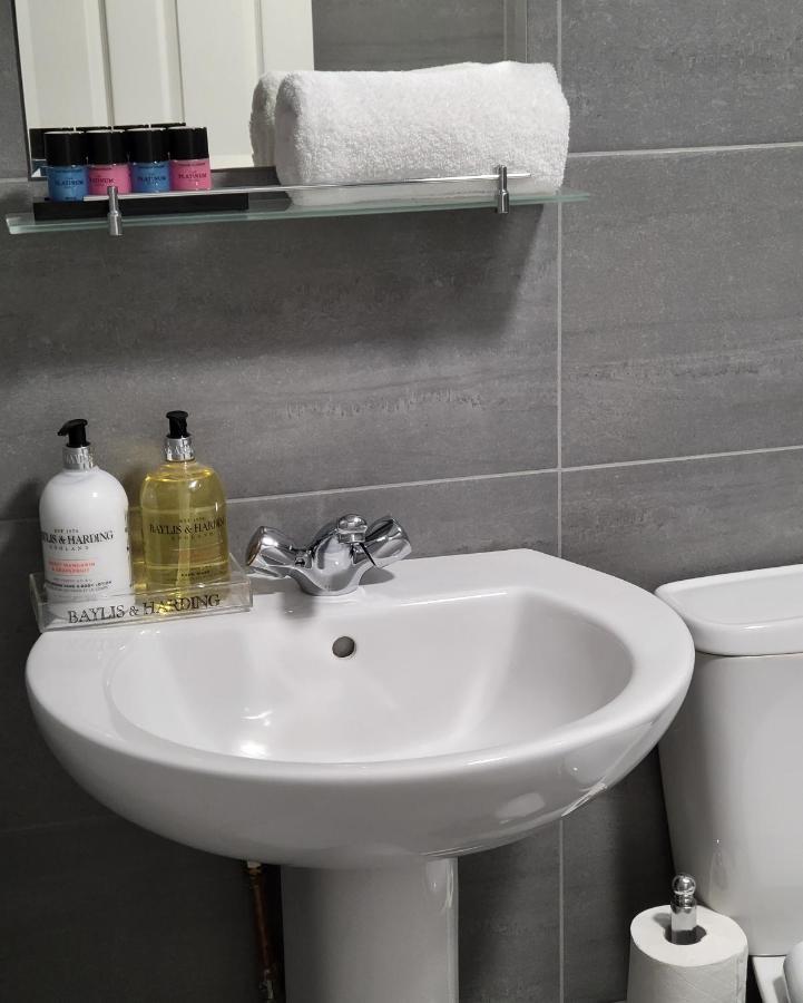 Garland Modern 2 Bedroom Apartment With Parking London Plumstead  Extérieur photo