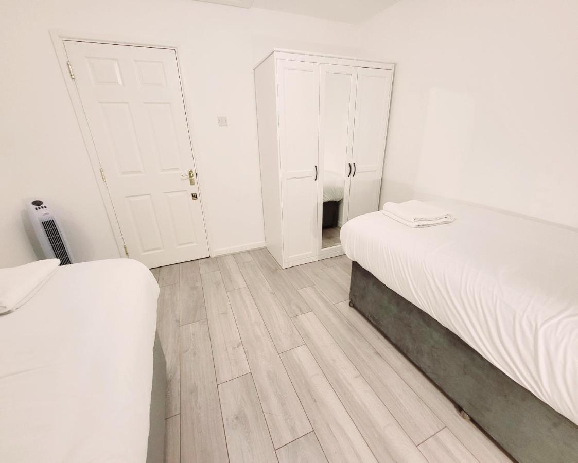Garland Modern 2 Bedroom Apartment With Parking London Plumstead  Extérieur photo